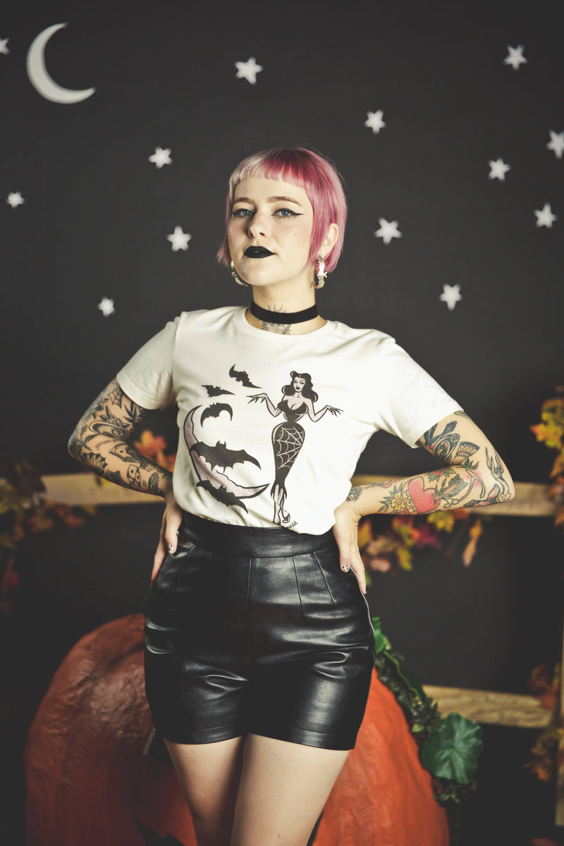 Deadly Dame T-Shirt in Ivory