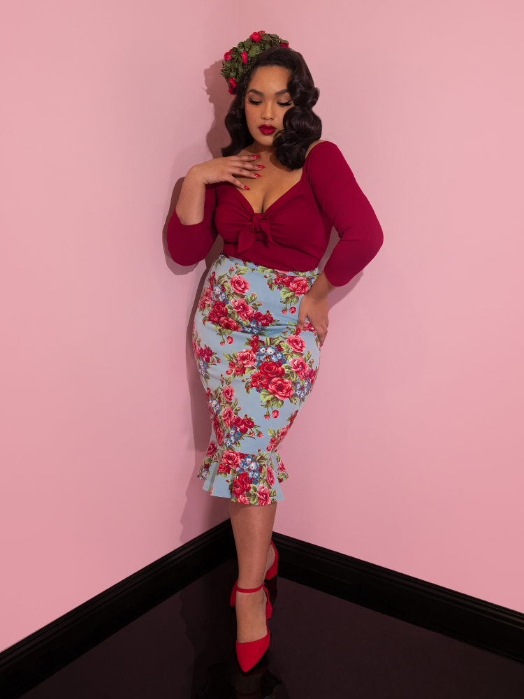 Vixen Flutter Skirt in Vintage Blue and Red Rose Print (XL, 2XL and 3XL ONLY)